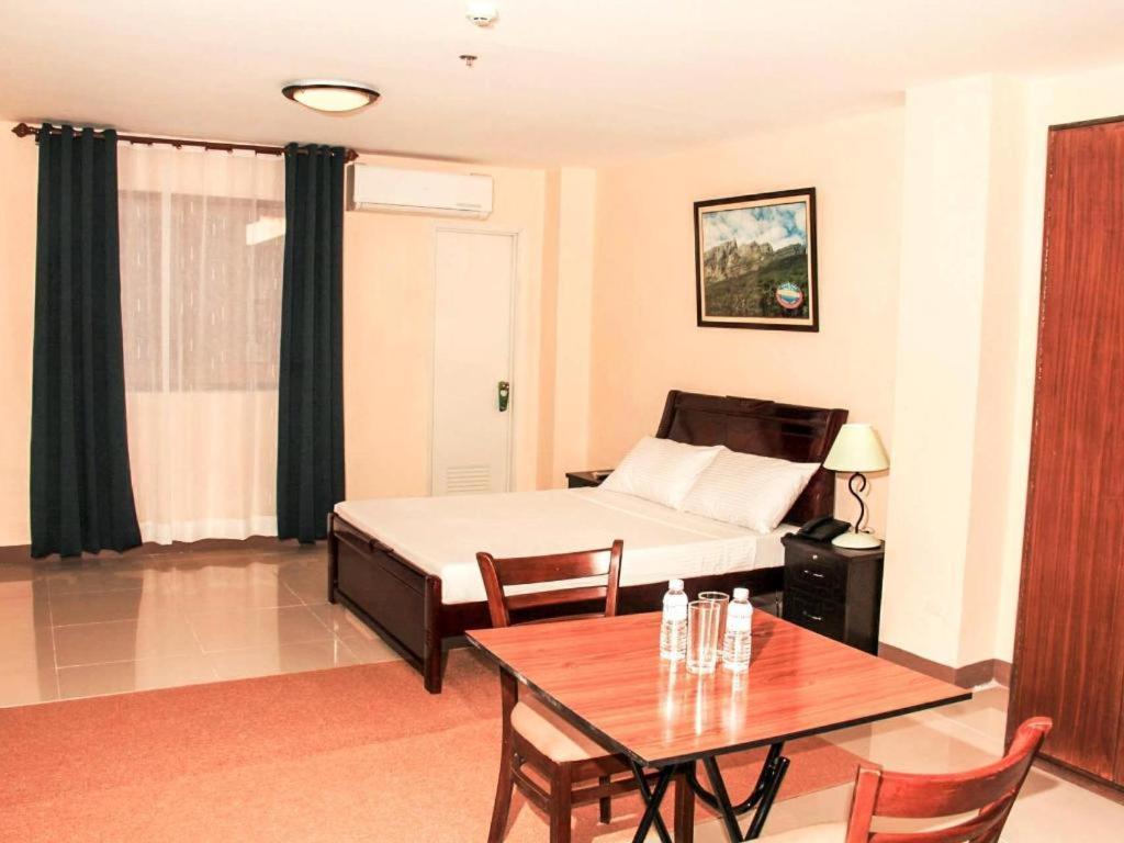 Time Travellers Hotel Manila Esterno foto
