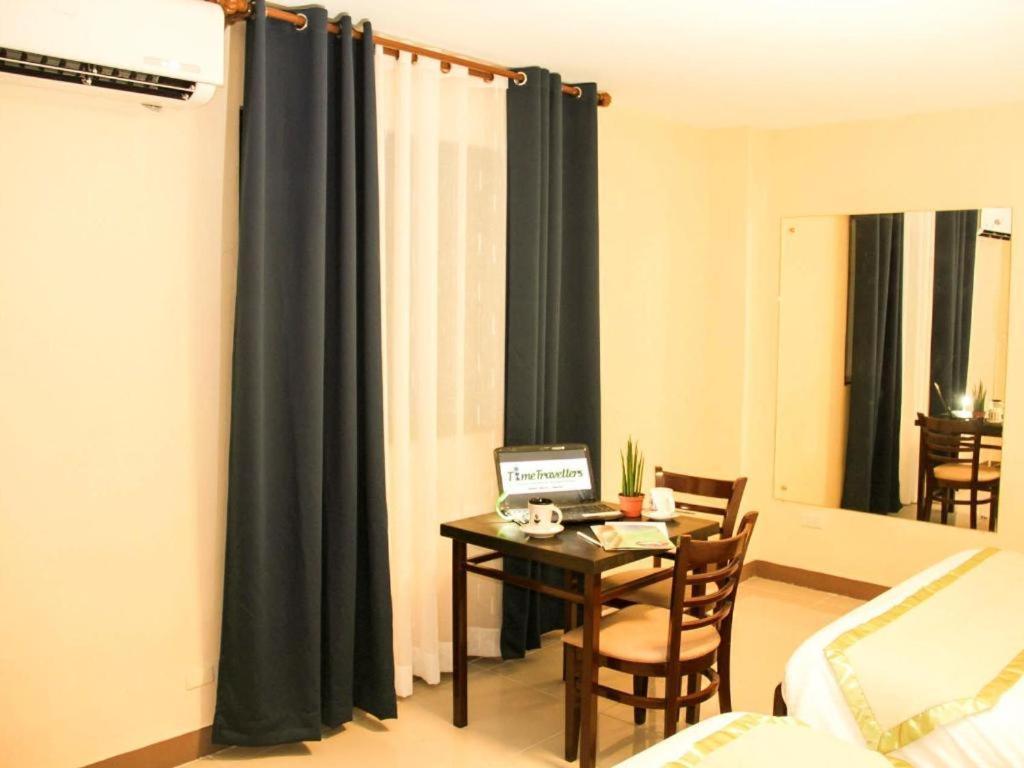 Time Travellers Hotel Manila Esterno foto