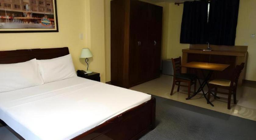 Time Travellers Hotel Manila Esterno foto